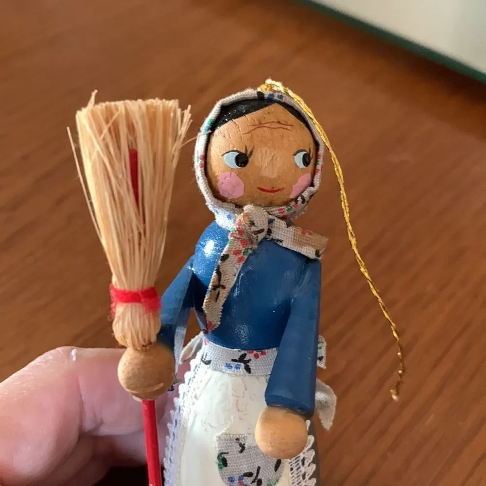 Vtg lady with a straw broom wooden Christmas‎ tree ornament